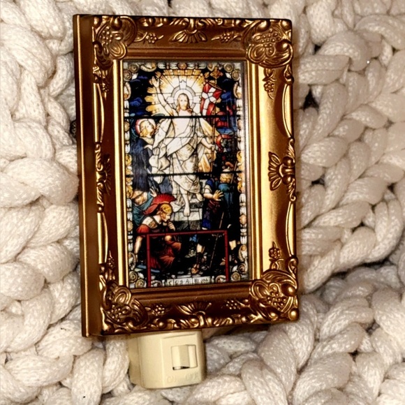 Vintage Gold Framed Religious Night Light - Picture 1 of 5